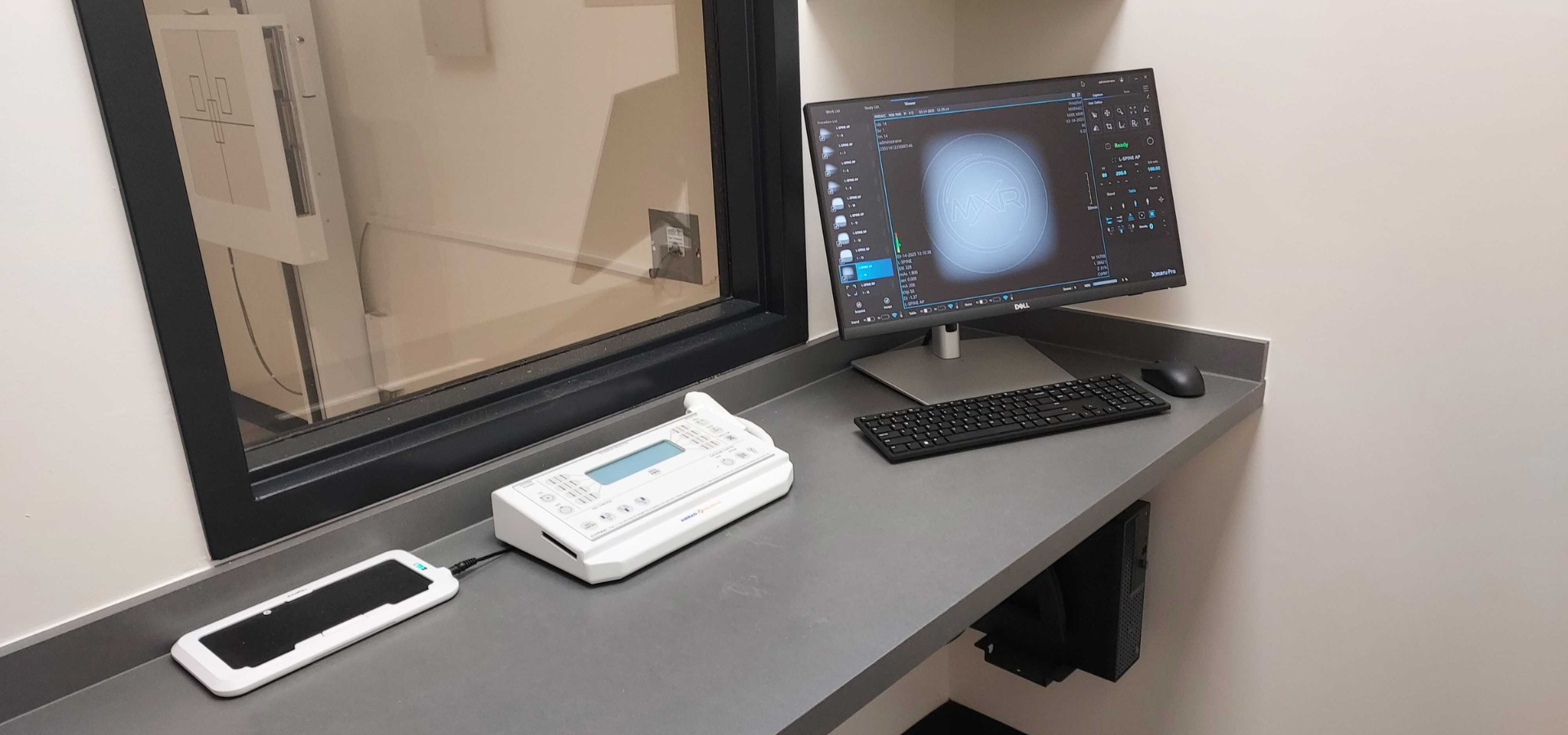 diagnostic-x-ray-control-room-workstation