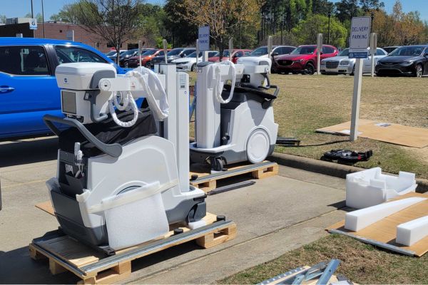 Installation of a Konica Minolta KDR digital radiography system for an orthopedic clinic X-ray suite.