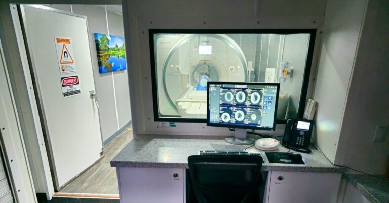 mxr-mri-mobile-imaging-trailer-full-unit-inside-view